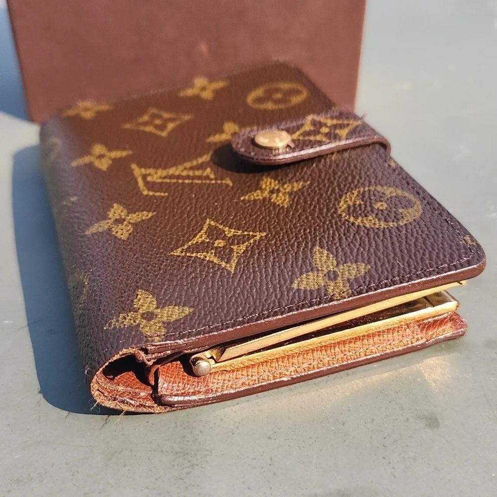 Authentic Louis Vuitton kisslock wallet - Picture 15 of 15